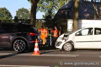 Twee auto’s botsen op elkaar, één persoon gewond