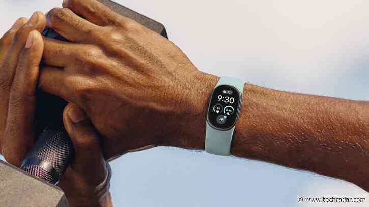 Google Fitbit Edge unveiled, reinventing the old pebble-style Fitbit
