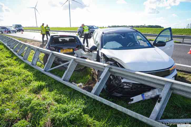 Ongeval op de N33 bij Meeden, forse ravage ontstaan