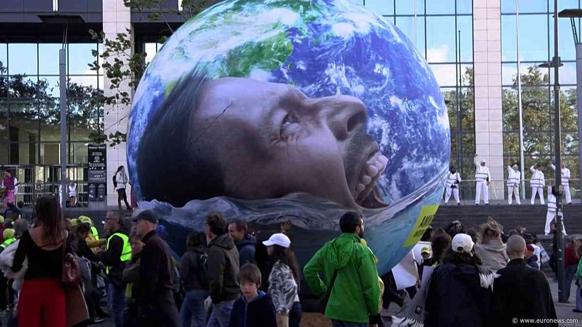 Tens of thousands march in Brussels demanding urgent climate action