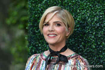 Selma Blair accused of kicking officer and nurse after being physically abusive on flight