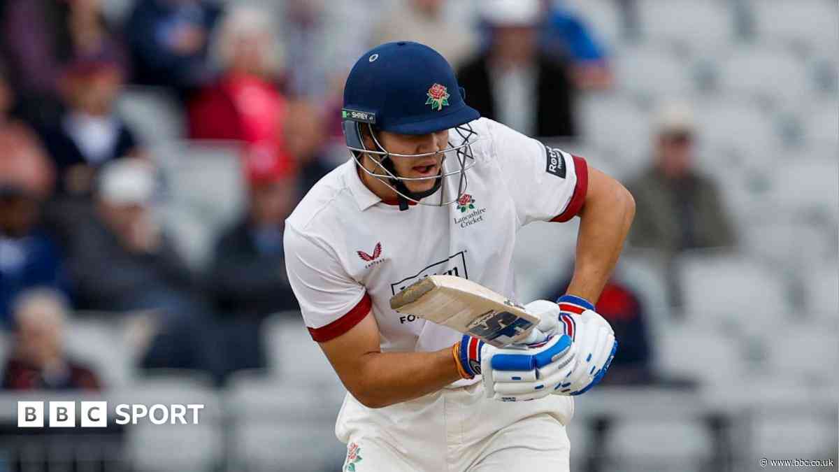 Lancashire to release Singh and Fonseka