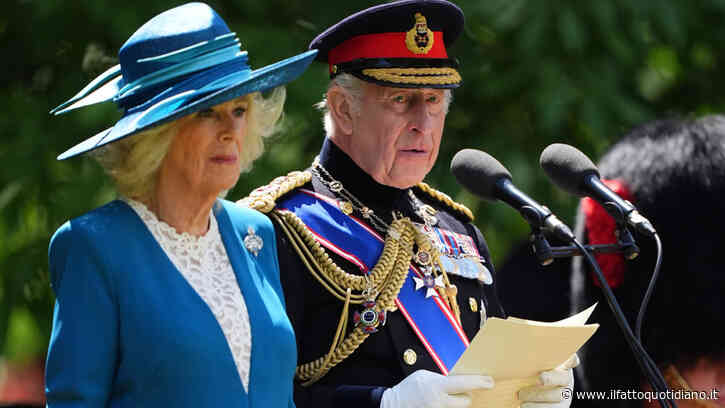 “Re Carlo III ha una brutta abitudine che mi disturba prima di cena”: la rivelazione della regina Camilla