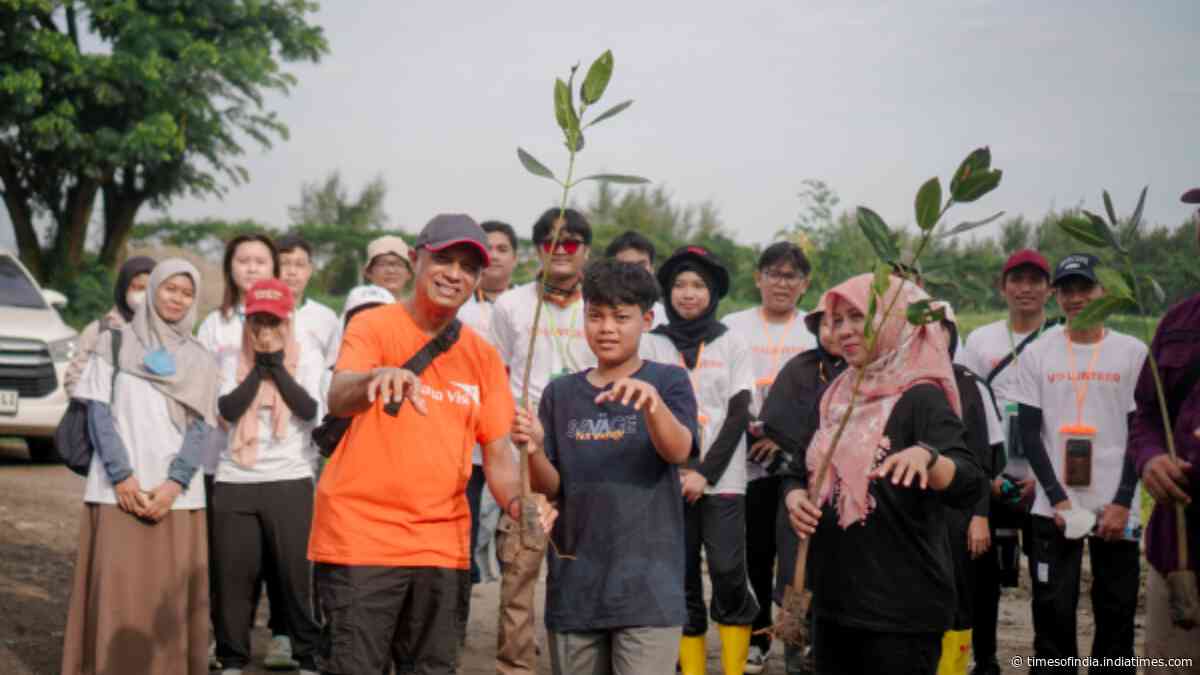 14-year-old Indonesian plants 38,000 mangroves, helps local women turn them into sustainable products