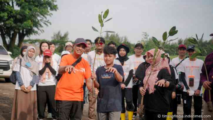 14-year-old Indonesian plants 38,000 mangroves, helps local women turn them into sustainable products