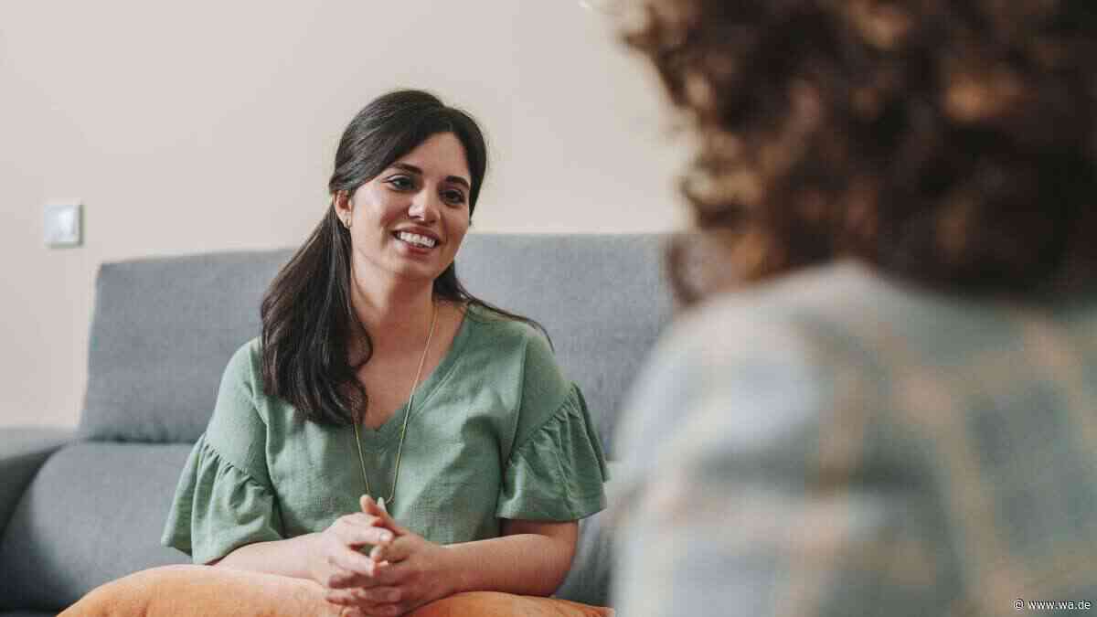 Erfolgreich ins Gespräch starten: Wie man mit nur einer Frage und einem Kompliment das Eis bricht