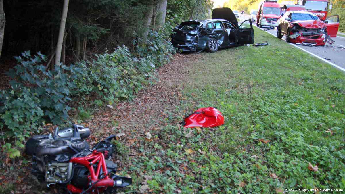 Tödlicher Unfall: Motorradfahrer kracht beim Überholen in Gegenverkehr und stirbt