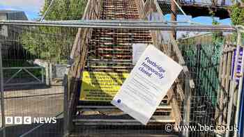 Two-year train platform closure 'unacceptable'