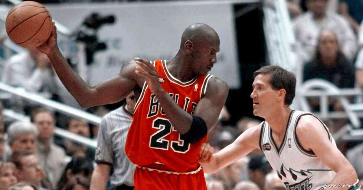Het duurste basketbalitem ooit: shirt van legende Michael Jordan verkocht voor recordbedrag