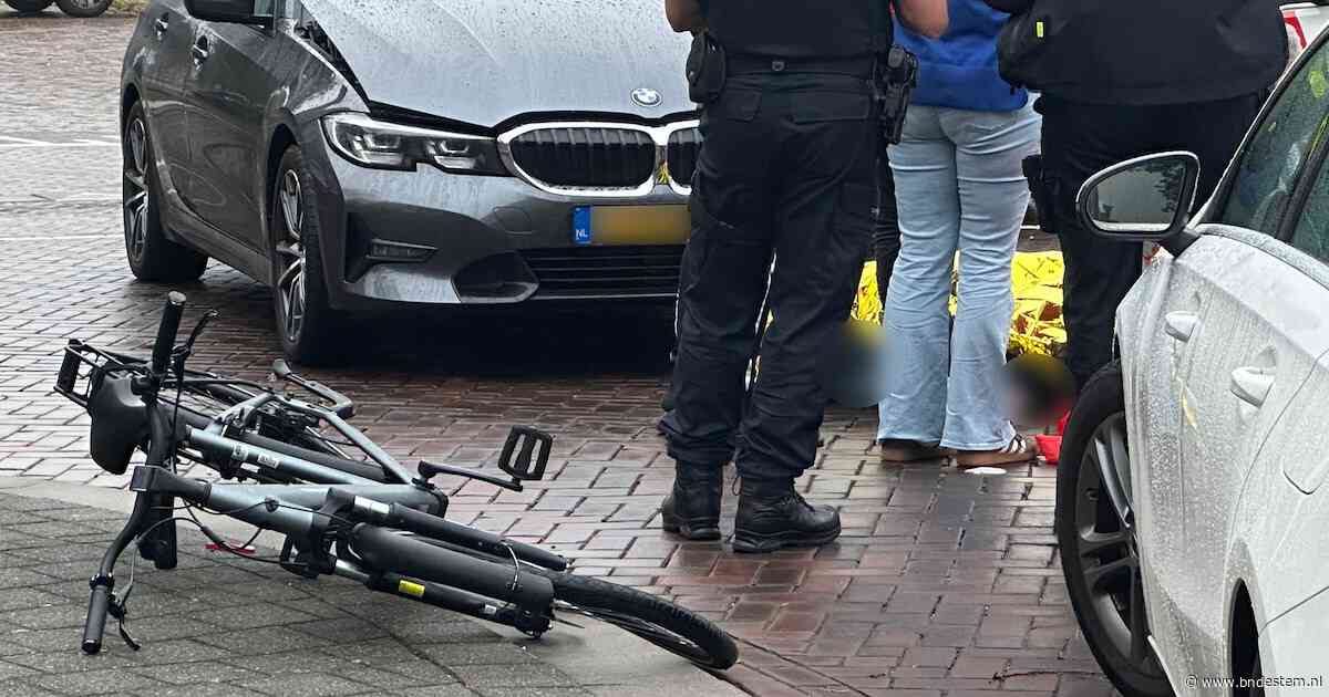 Fietsster raakt gewond bij botsing met auto in Breda