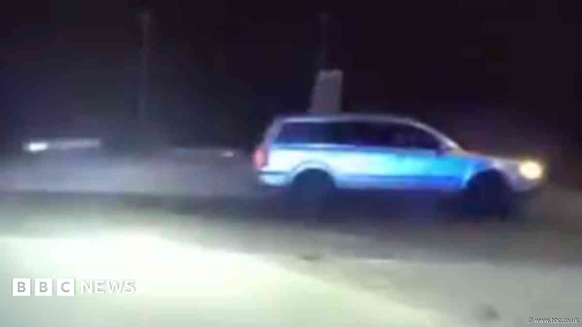 Watch: Car speeds towards oncoming traffic on A-road