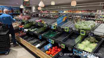Albert Heijn probeert winkels draaiende te houden met beperkte bevoorrading; medewerkers houden hart vast voor komende dagen