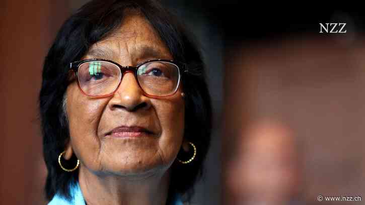KOMMENTAR - Navi Pillay hat den Friedensnobelpreis erhalten. Dabei ist ihre Bilanz bei Frieden und für Menschenrechte düster