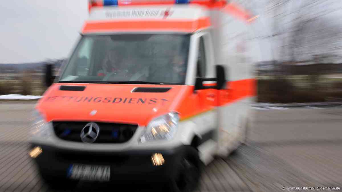 „In 29 Jahren als Notarzt nie erlebt“: Autofahrer bremst Rettungswagen auf B17 aus – mit Folgen