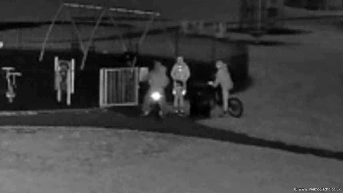 CCTV shows murder suspects in Dingle park holding Skorpion gun before innocent man gunned down