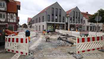 Fußgängerzone in Gifhorn durch Baustelle in der Mitte gesperrt