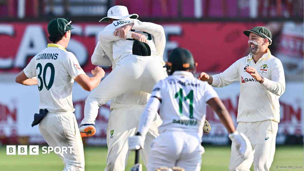 Australia close on win against South Africa