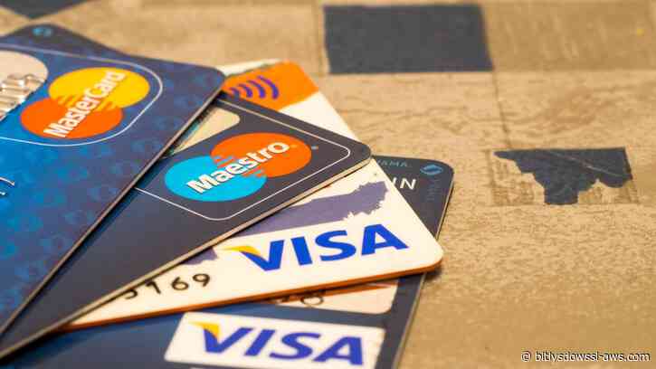 China da luz verde a Visa para preparar su entrada en el negocio de las tarjetas bancarias