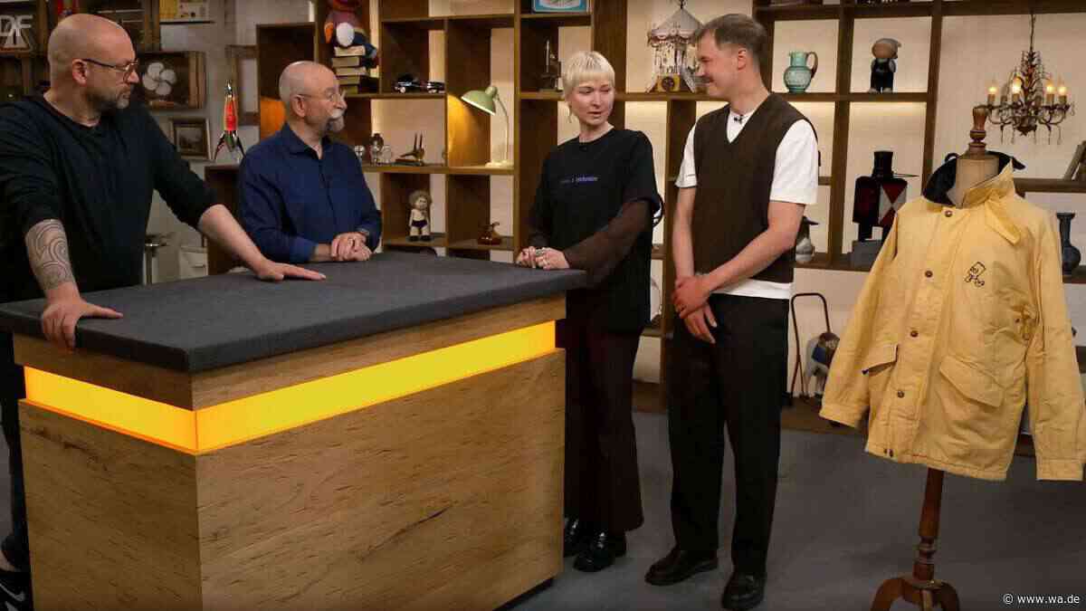 „Ihr seid ja verrückt“: Simpsons-Jacke spaltet bei „Bares für Rares“ die Gemüter