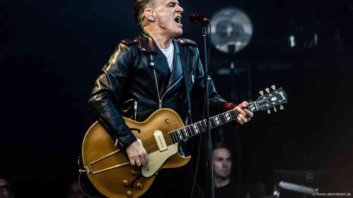 Bei Bryan Adams in Hamburg zog das Publikum plötzlich  blank – kein Witz