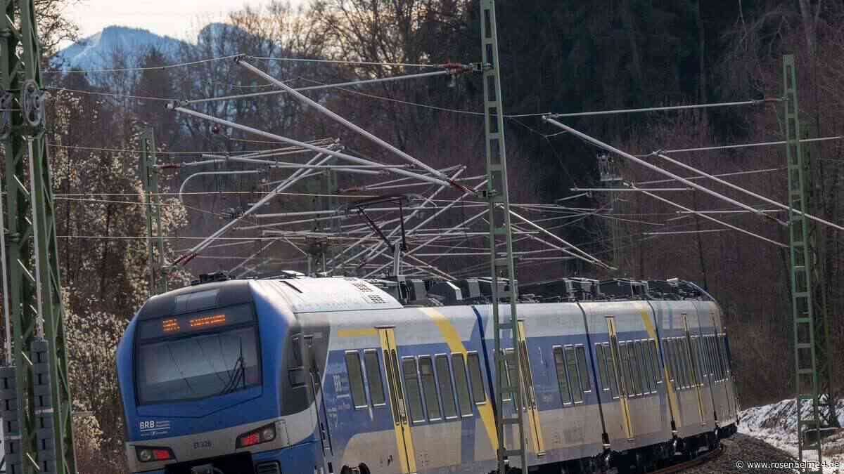 Schienenersatzverkehr und geänderte Fahrzeiten zwischen Holzkirchen und Rosenheim