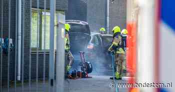 Elektrische accu vat vlam: auto brandt uit in Bergen op Zoom