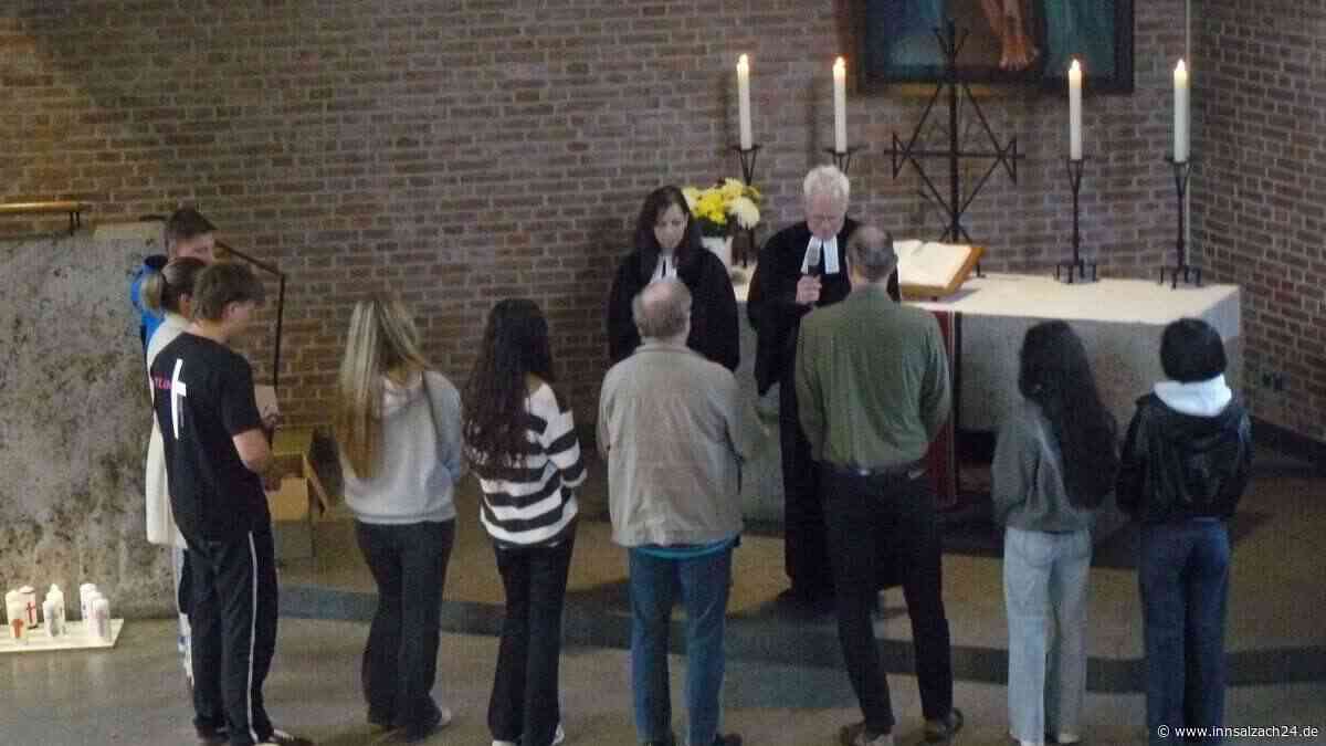 Kirche sagt Danke: Europameister im Vogelzwitschern begeistert Ehrenamtliche in Waldkraiburg