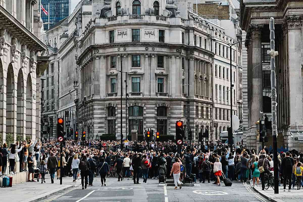 UK Public and Commercial Services Union Demands Raise, Shorter Work Week, But Critics Raise Concerns