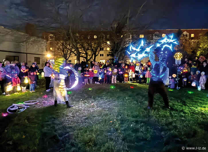 6. Lampionumzug: Lipsi bringt das Grünauer Planetenviertel zum Leuchten
