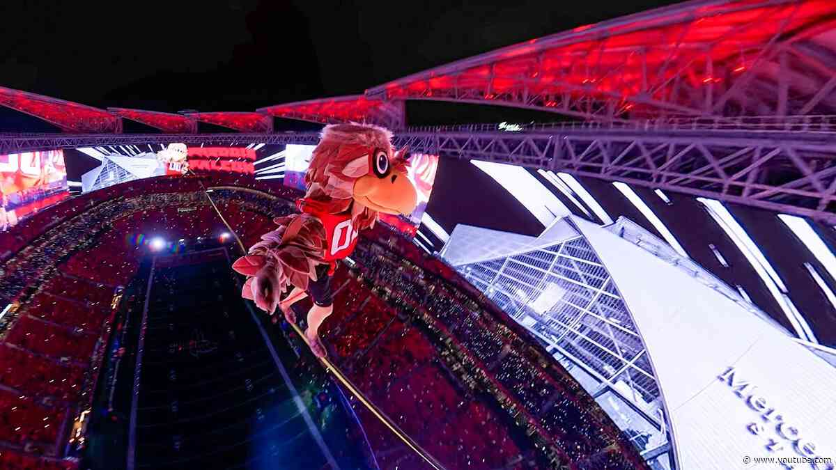 Freddie Falcon HISTORIC first mascot slackline stunt during NFL game | Atlanta Falcons