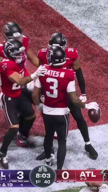 Jessie Bates III recovers the ball and takes it back for a TOUCHDOWN 🤯 NBC | NFL+ #nfl #falcons