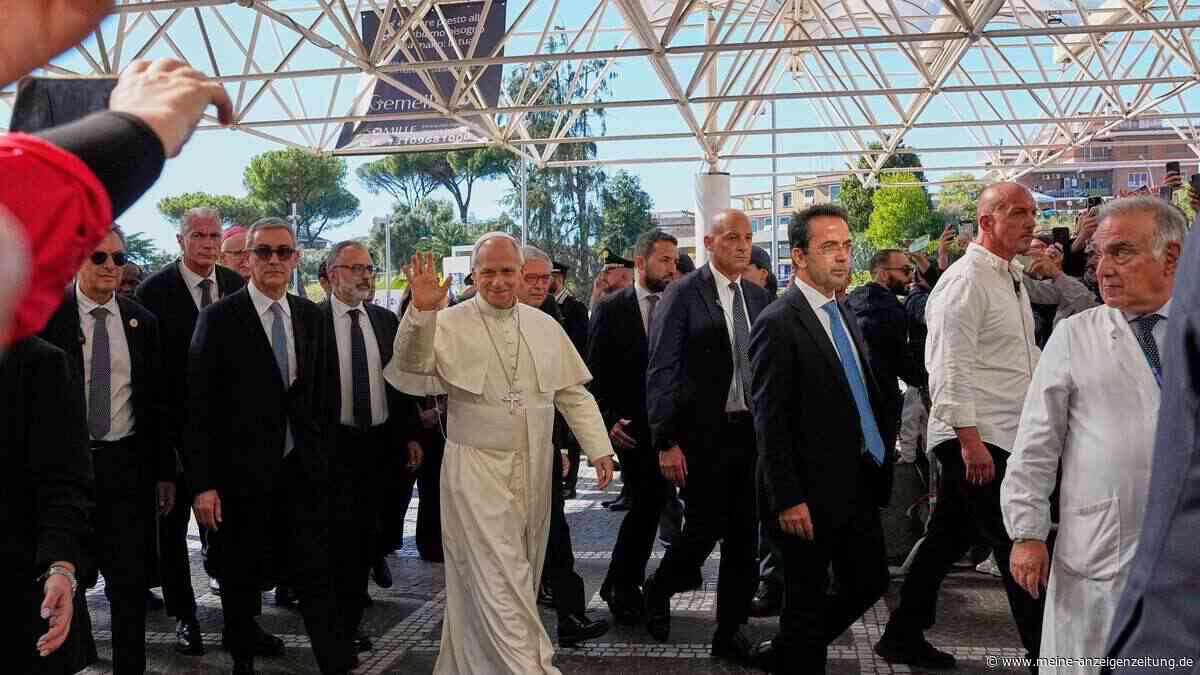 Papst an Lunge operiert - Bulletin am Abend erwartet