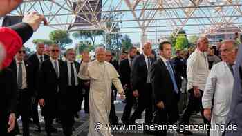 Papst an Lunge operiert - Bulletin am Abend erwartet
