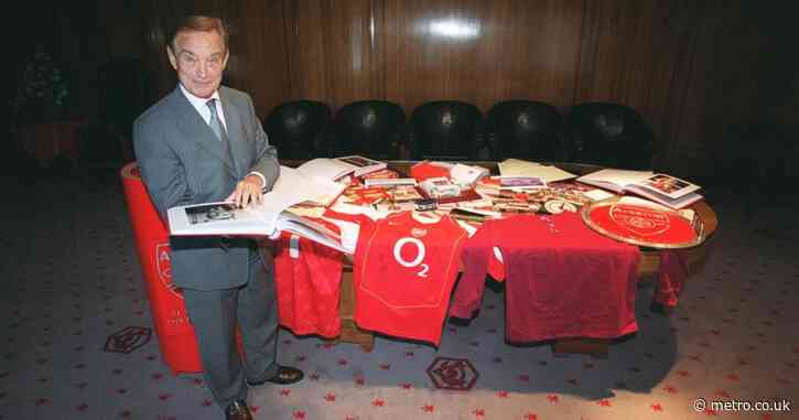 Why are Arsenal wearing black armbands against Lille in the Champions League