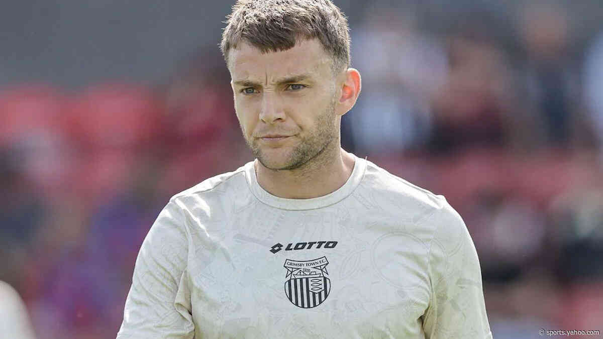 Hartlepool sign Grimsby defender Lavelle on loan