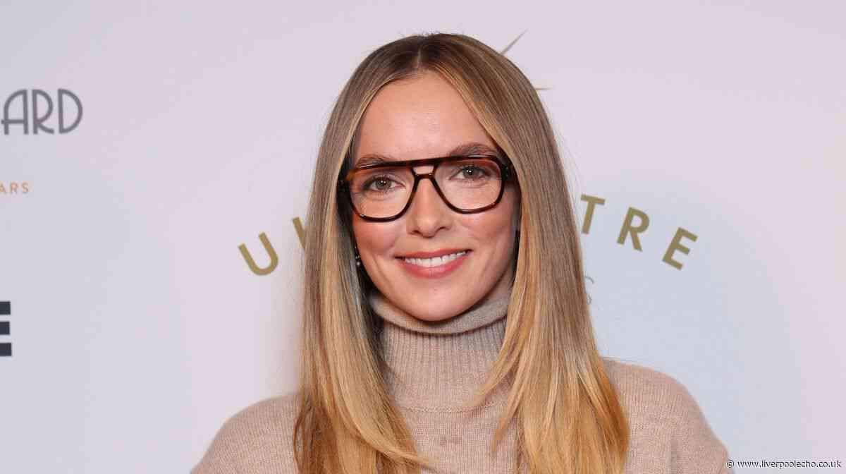 Jodie Comer shares emotional message after accepting award as 'chapter closed'