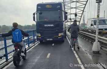 Haha: Franse vrachtwagenchauffeur denkt dat hij een fietser is