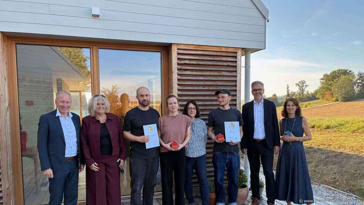 Holzhaus in Erdweg schlägt 90 Projekte: Bundesweit erster Preis für Familie Ostermair