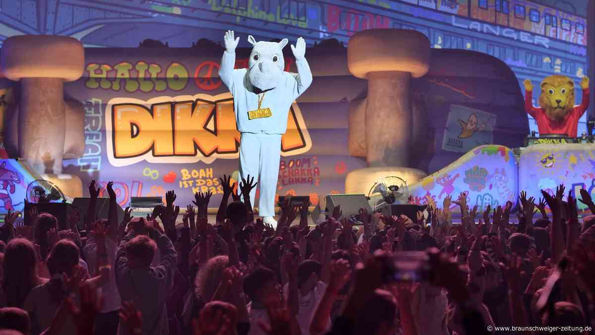 Foto-Galerie: Rappendes Nashorn Dikka macht Hunderte Kinder in Braunschweig happy