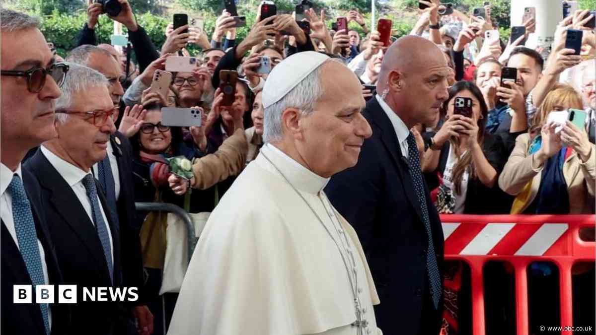 Pope's surgery to remove lump on lung 'concluded successfully', Vatican says