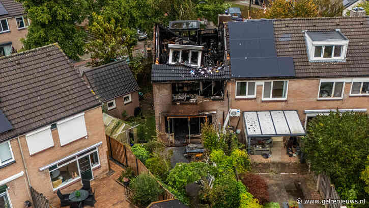Politie vermoedt brandstichting bij dodelijke woningbrand, drie huizen onbewoonbaar