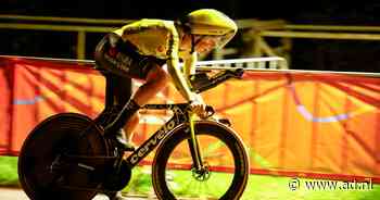 Talentvolle Nederlander grijpt net naast verrassende zege in proloog, Lieke Nooijen wint bij vrouwen