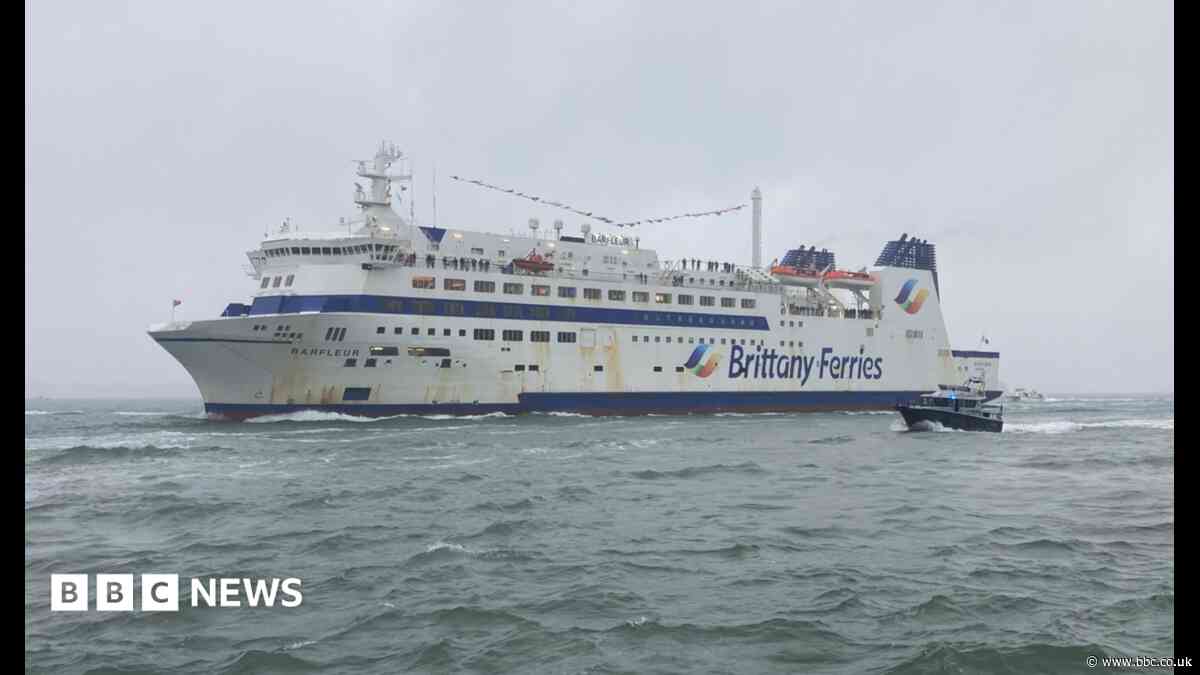 Cross-Channel ferry sets sail for final time