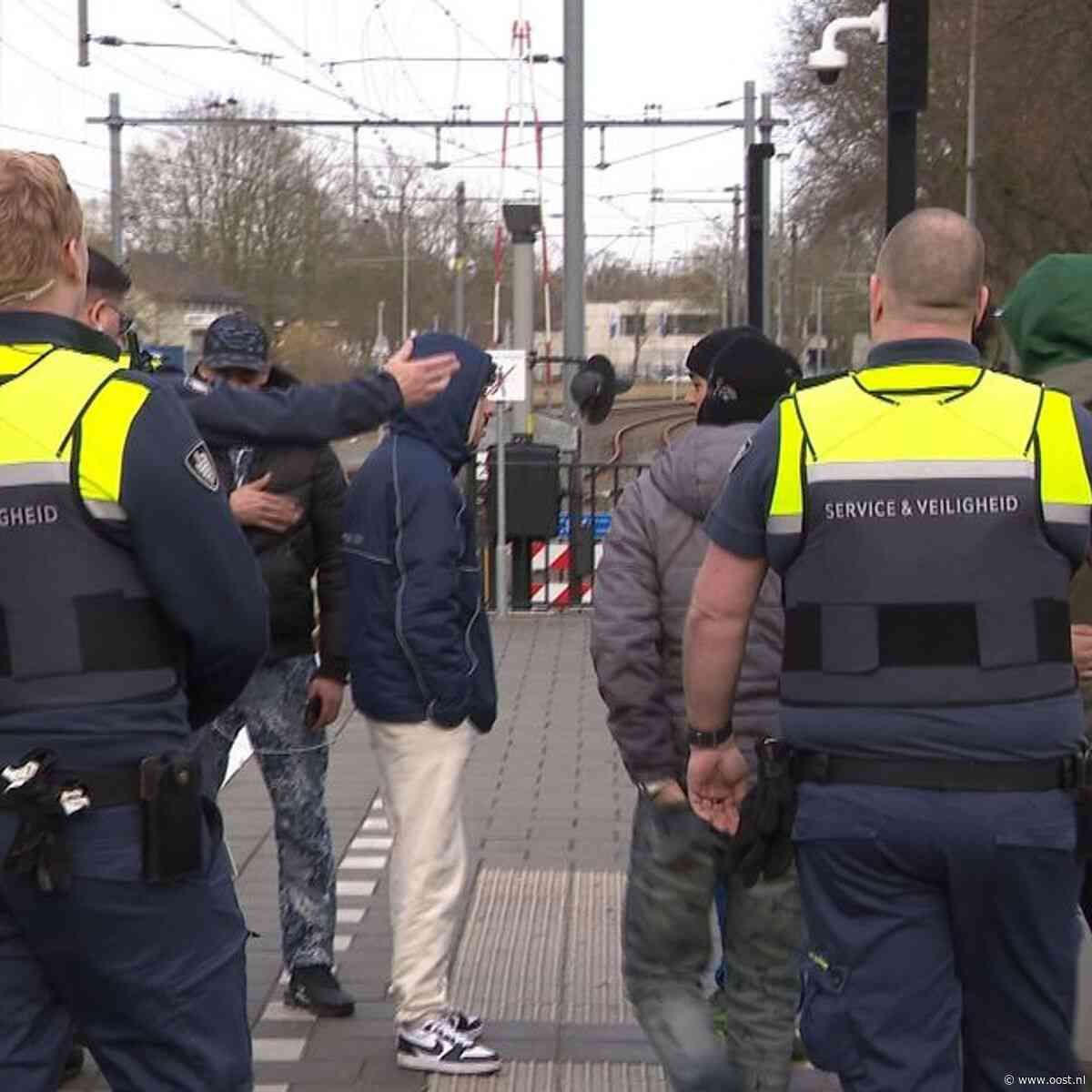 Tweede Kamer stemt voor meer bevoegdheden boa's op treinlijn Emmen-Zwolle