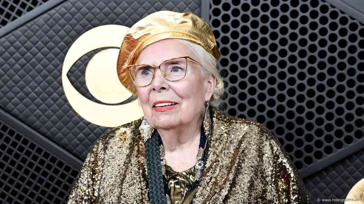 Joni Mitchell Becomes a U.S. Citizen: ‘A Journey That Began 62 Years Ago’
