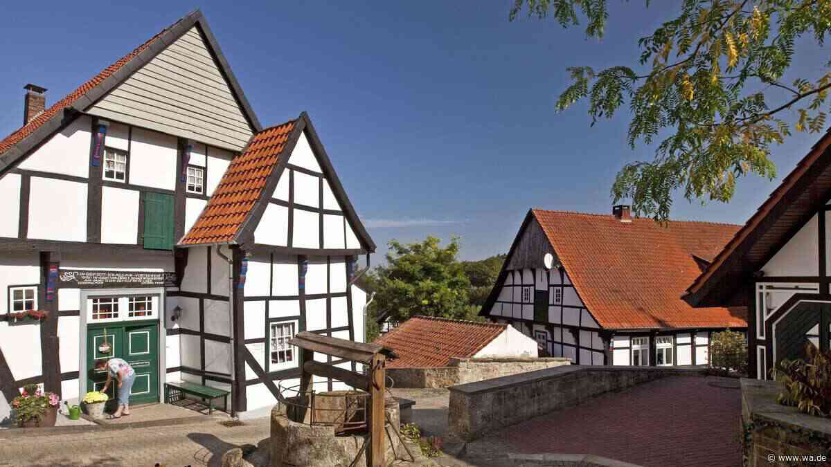 Fachwerkidylle umgeben von malerischer Natur: Altstadt in NRW lockt mit verwinkelten Gassen und Stiegen