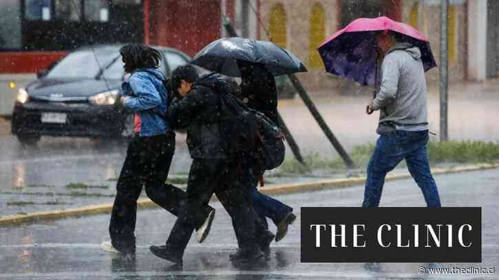 “Disminuirá su intensidad”: Tras tormenta eléctrica, Gobierno proyecta que precipitaciones en Santiago se extenderán hasta las 22 horas