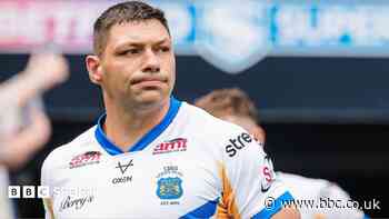 Legendary Leeds Rhinos winger Hall retires