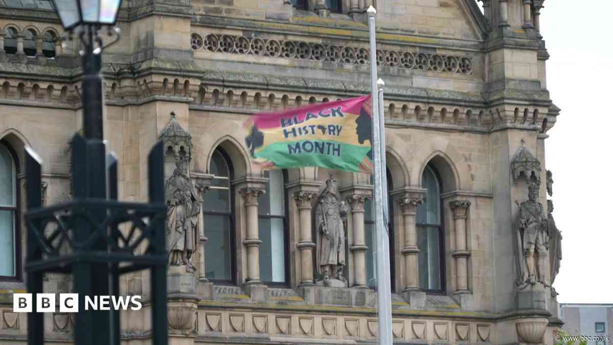 Mixed views on city's 'patriotic' flag protocol