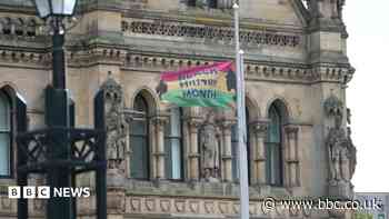 Mixed views on city's 'patriotic' flag protocol